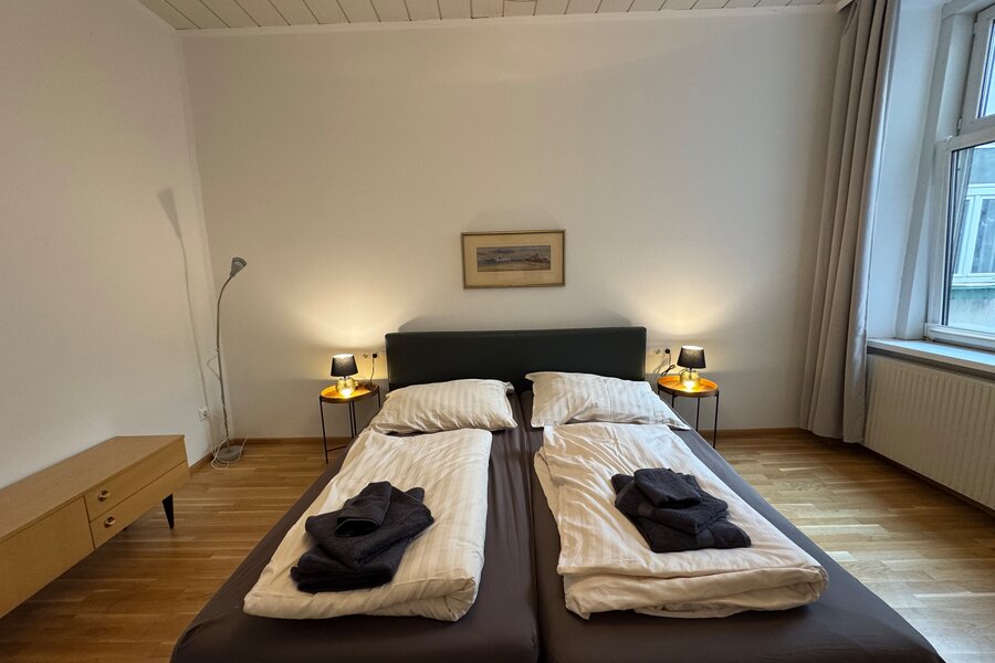 Schlafzimmer 1