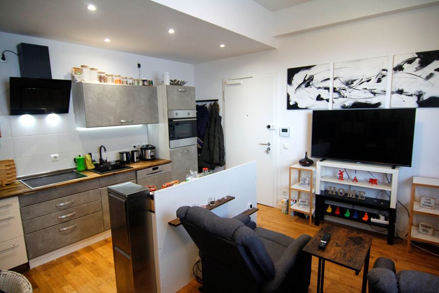 Open kitchen & bright living area – 2-room apartment for short-term rental & temporary housing for 1 to 6 months in Berlin