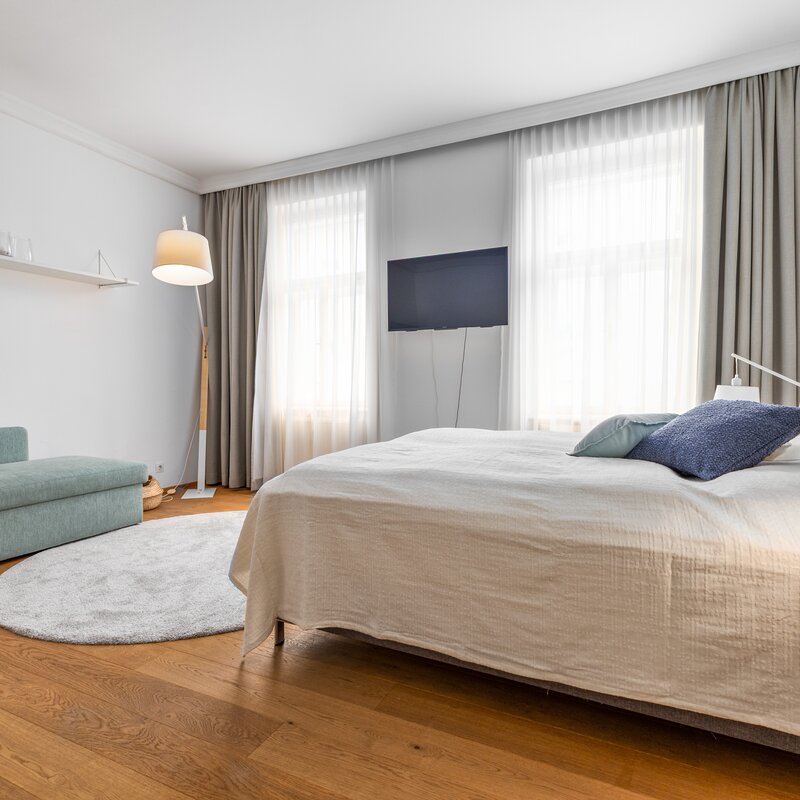 Bright 1-room apartment with double bed & seating – short-term rental & temporary housing for 1 to 6 months in Salzburg