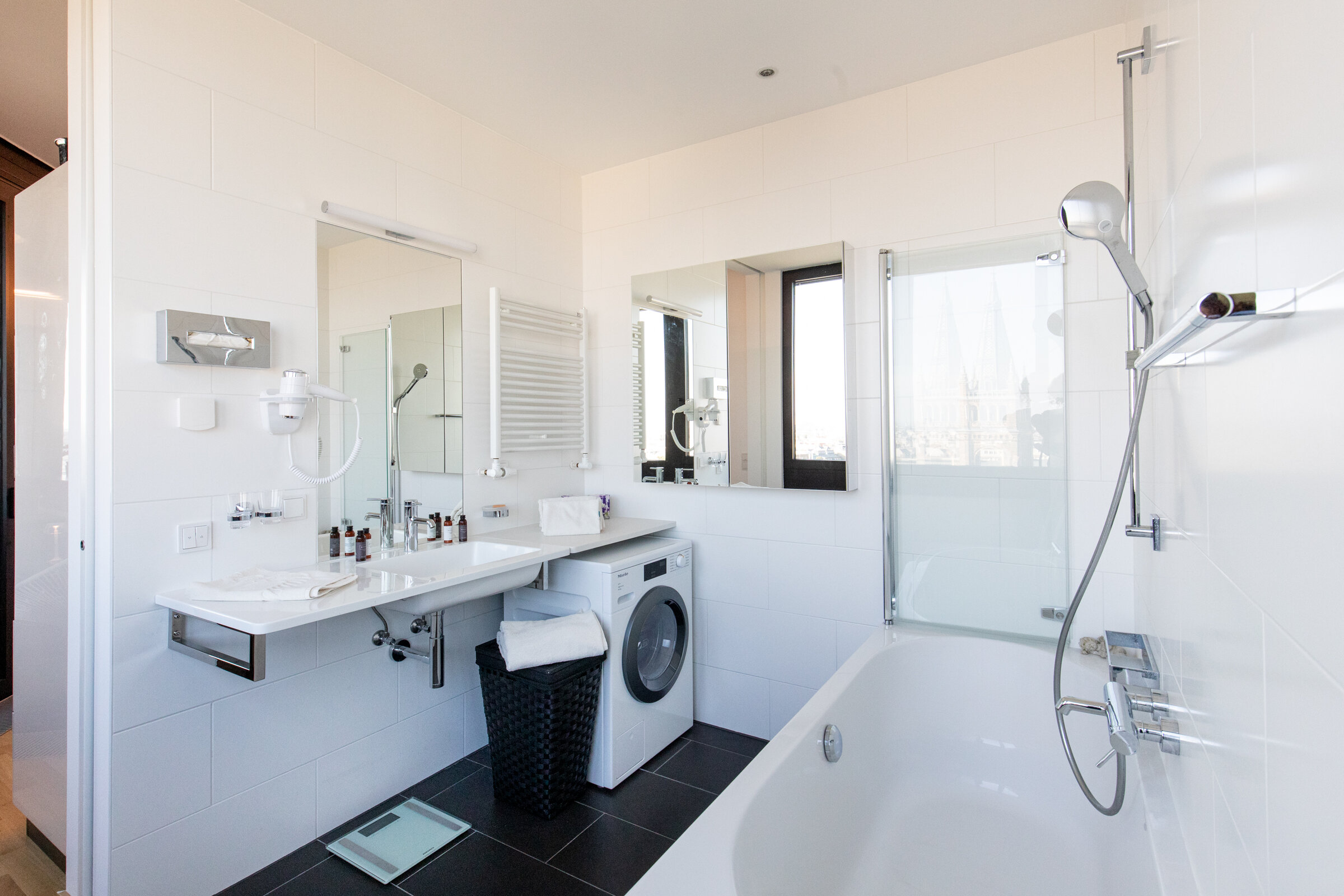 Vienna East View Bathroom | © Skyflats Vienna