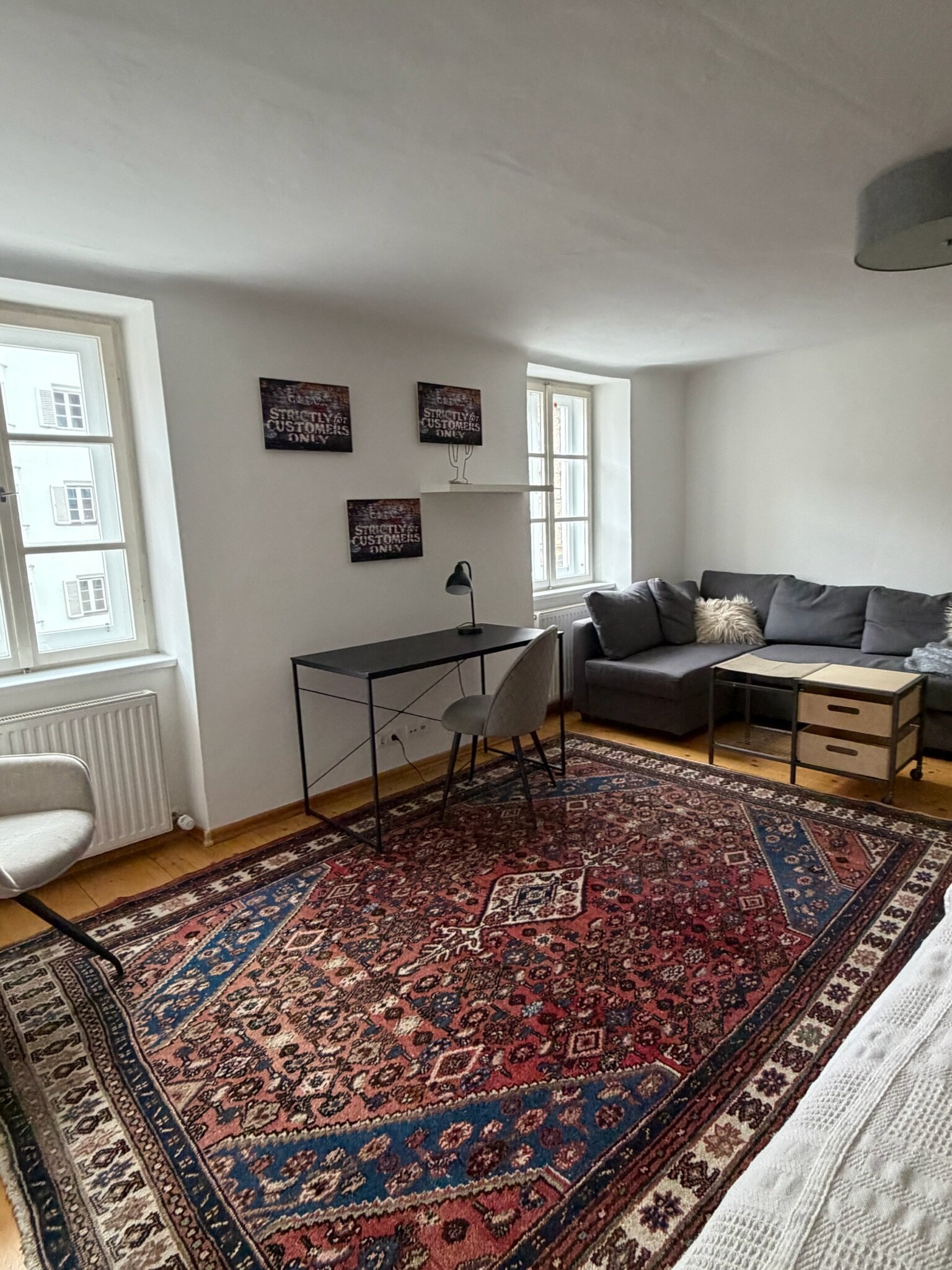 Bright 1-room apartment with desk & couch – short-term rental & temporary housing for 1 to 6 months in Innsbruck