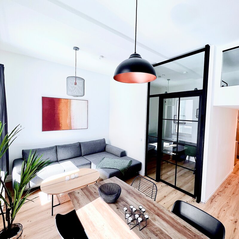 Bright 1-room design loft, modern interiors – short-term rental & temporary housing in Innsbruck for 1 to 6 months.