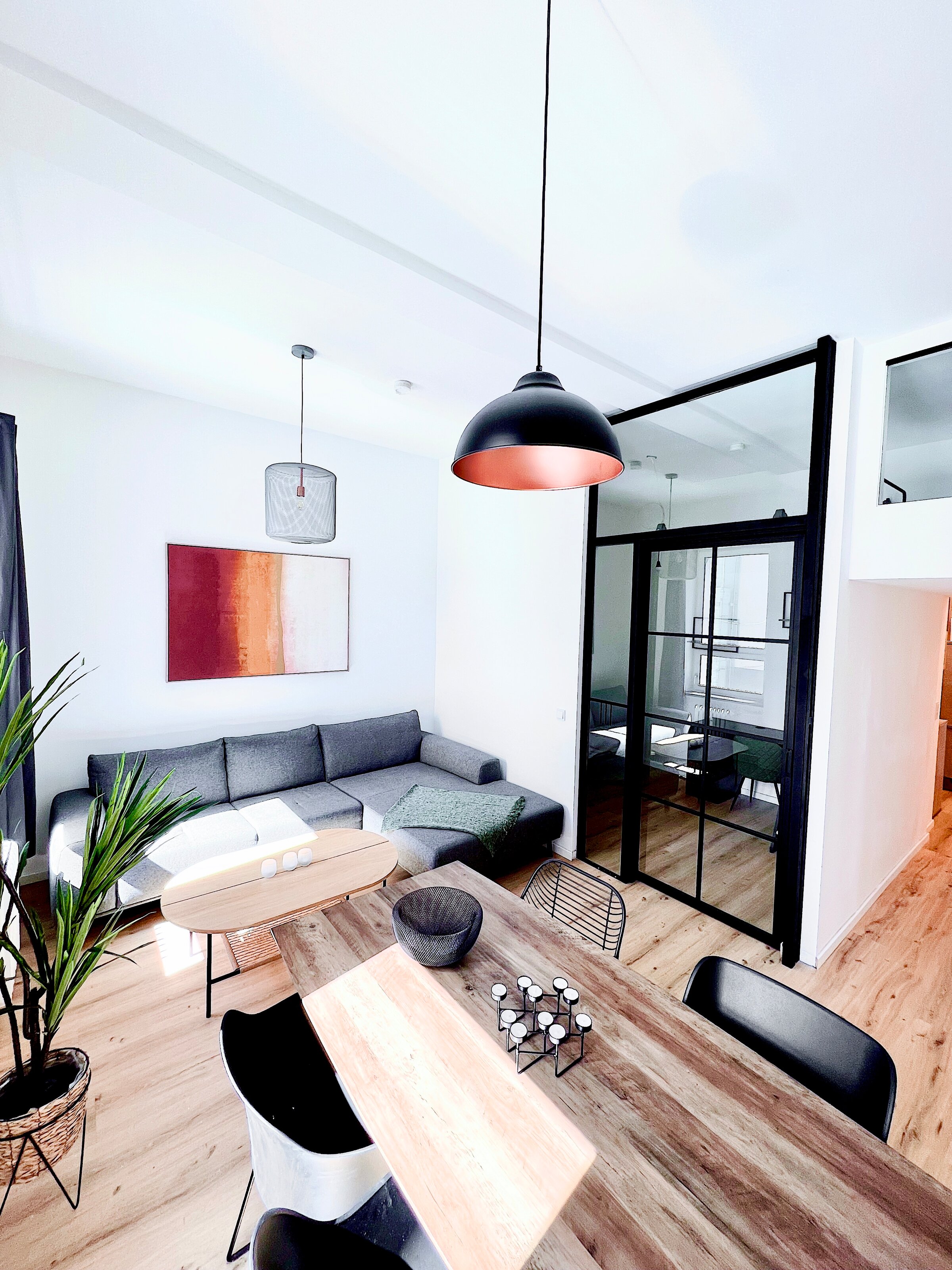 Bright 1-room design loft, modern interiors – short-term rental & temporary housing in Innsbruck for 1 to 6 months.