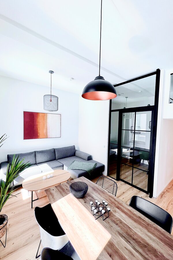 Bright 1-room design loft, modern interiors – short-term rental & temporary housing in Innsbruck for 1 to 6 months.