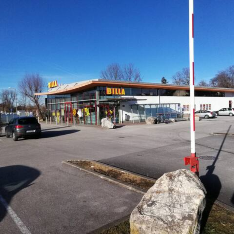 the grocery store "Billa" is right down the street | © Natalie Pavicic