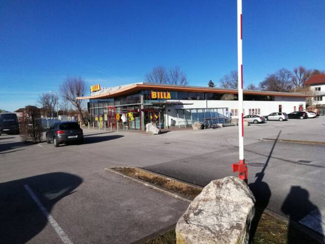 the grocery store "Billa" is right down the street | © Natalie Pavicic