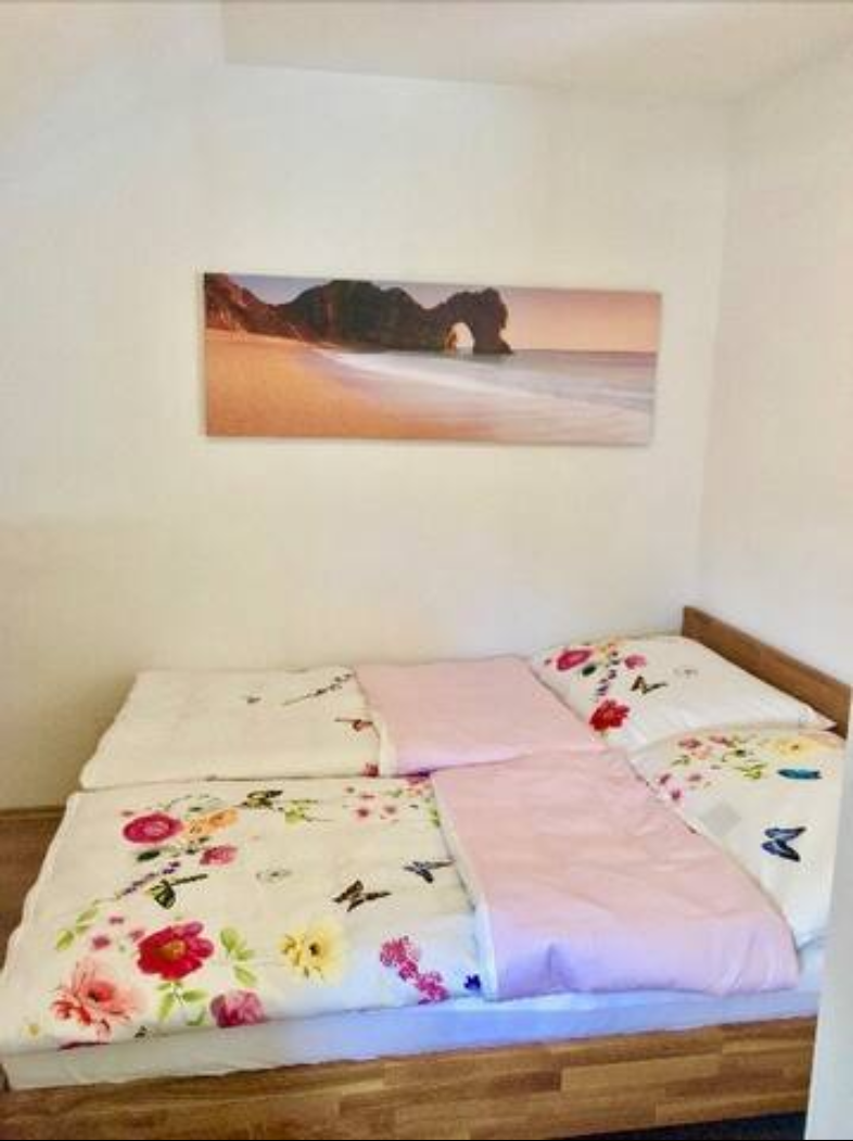 bedroom with a cozy king-size bed | © Natalie