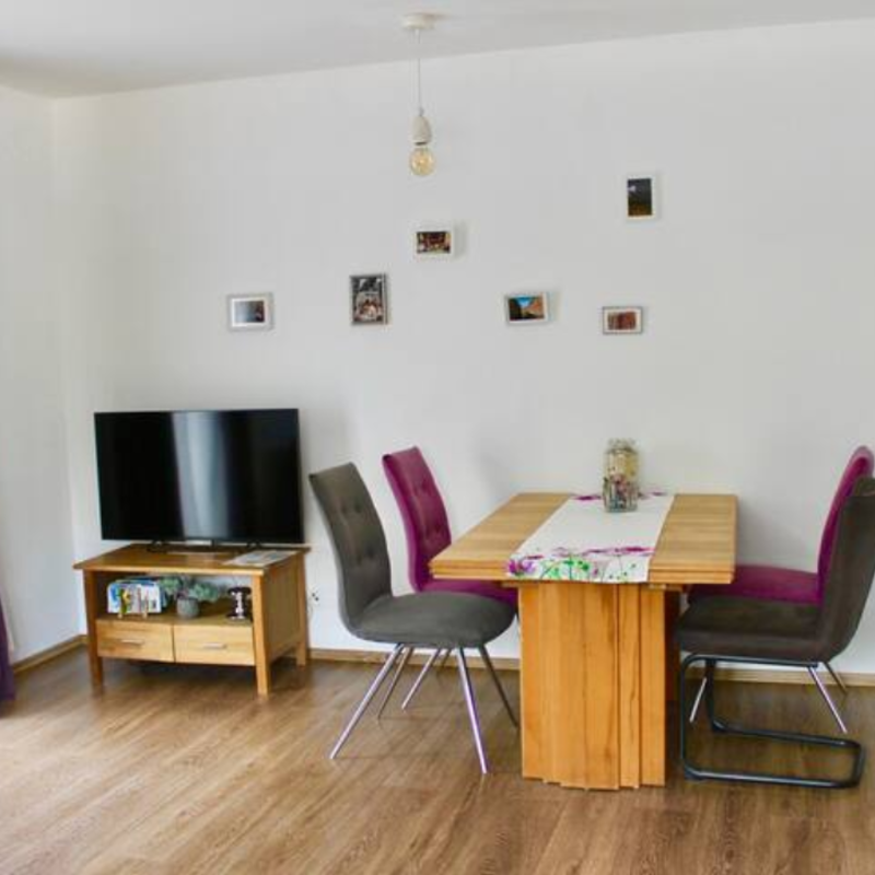 living area with a TV and work-/diningtable | © Natalie Pavicic
