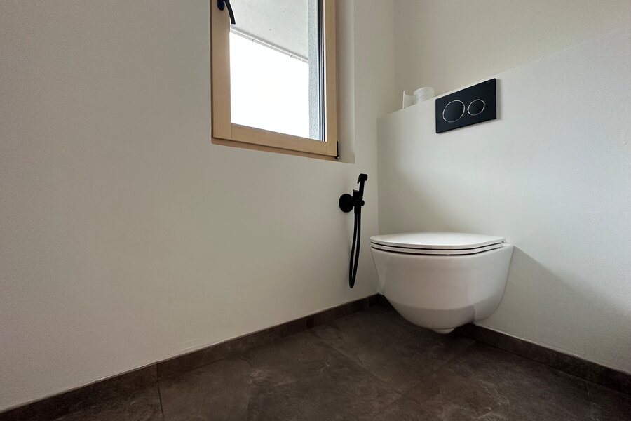 toilette seperated from bathroom | © Martin Hauser