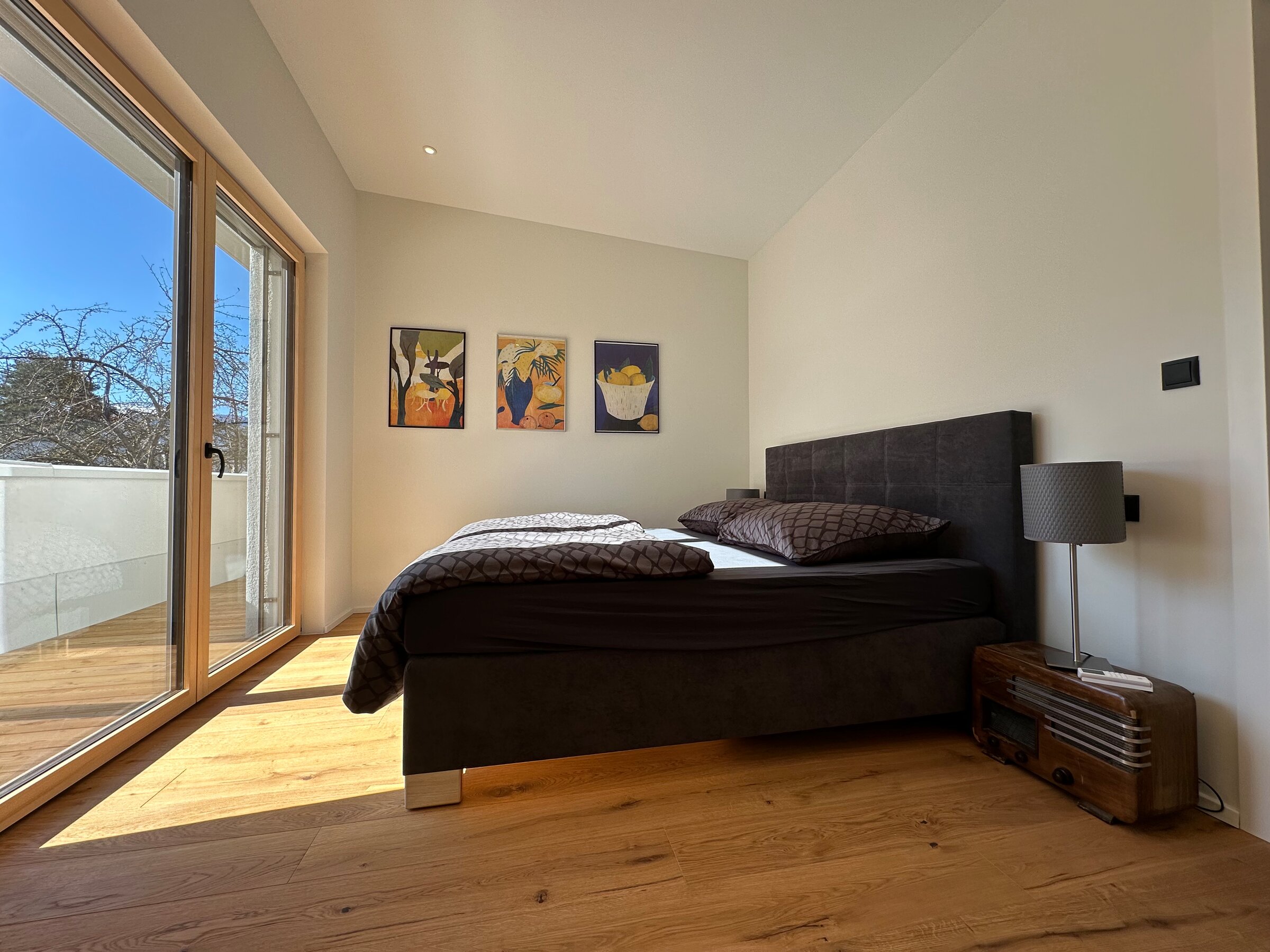 Bospringbed 180x200 with view on terrasse and montains | © Martin Hauser