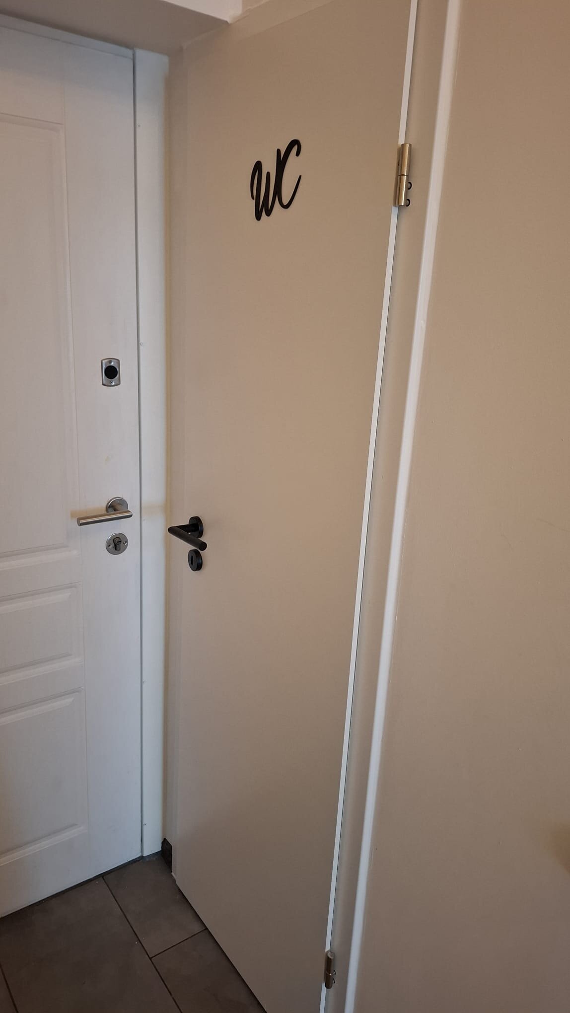View towards the toilet door