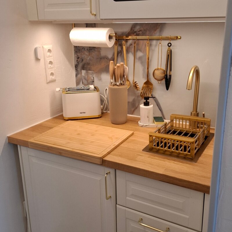 Spüle, Kühlschrank , Mikrowelle mit Dampfgarfunktion