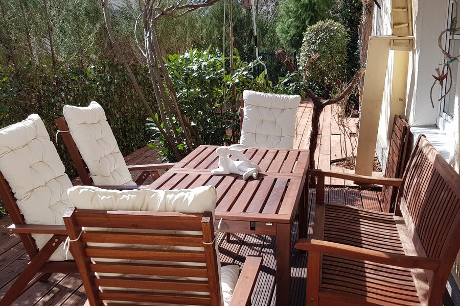 Cosy diningtable on sunny terracce