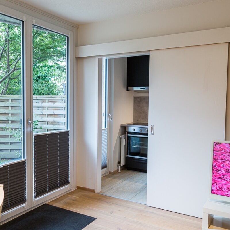 View into the kitchen and the garden | © BenRan