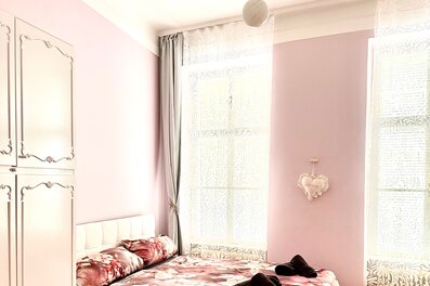Helles Schlafzimmer mit Parkettboden – 2-Zimmer Wohnung zur Kurzzeitmiete, Wohnen auf Zeit für 1 bis 6 Monate in Wien