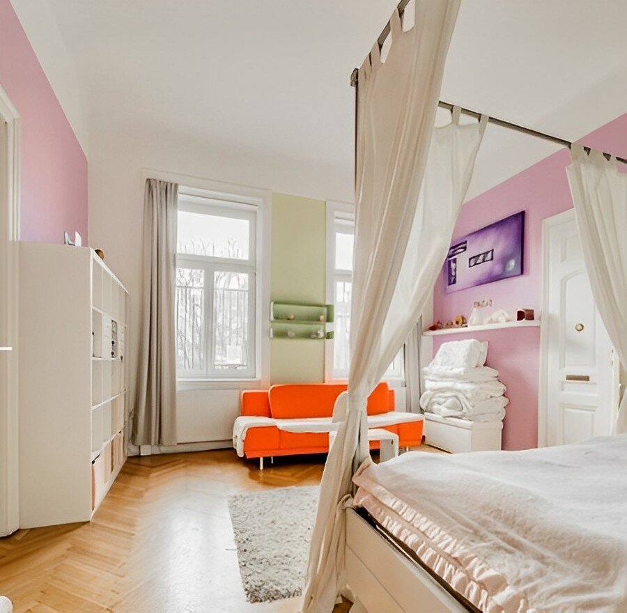 Helles Schlafzimmer mit Himmelbett – 4-Zimmer Wohnung zur Kurzzeitmiete, Wohnen auf Zeit 1 bis 6 Monate, Wien