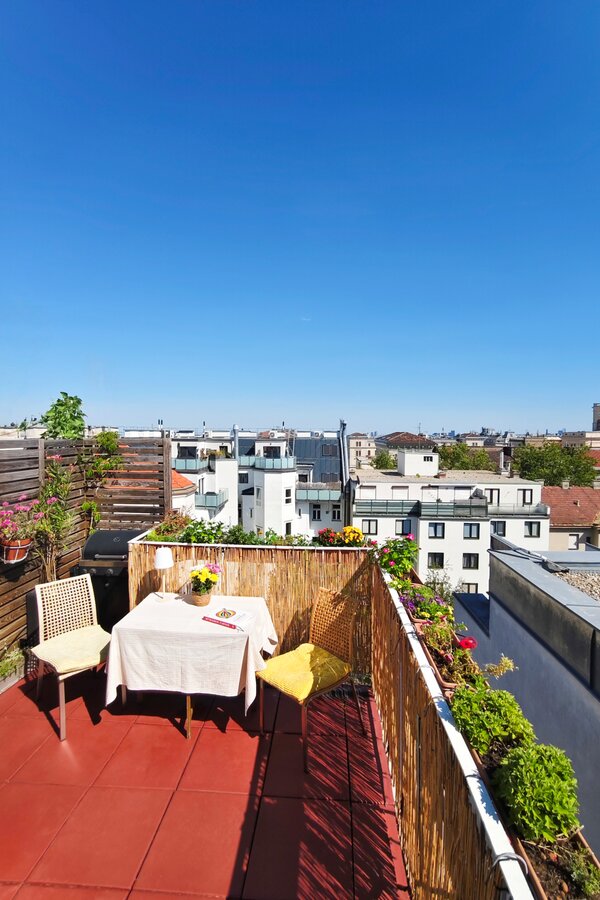Sonnige Dachterrasse mit Stadtblick: 3-Zimmer Wohnung, Kurzzeitmiete & Wohnen auf Zeit für 1 bis 6 Monate in Wien