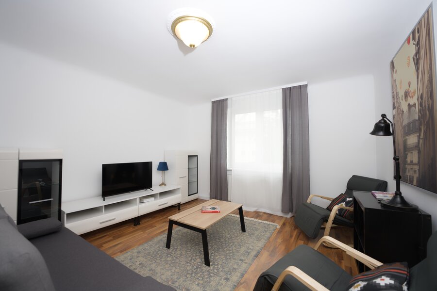 Wohnzimmer, TV, Home-Office Tisch