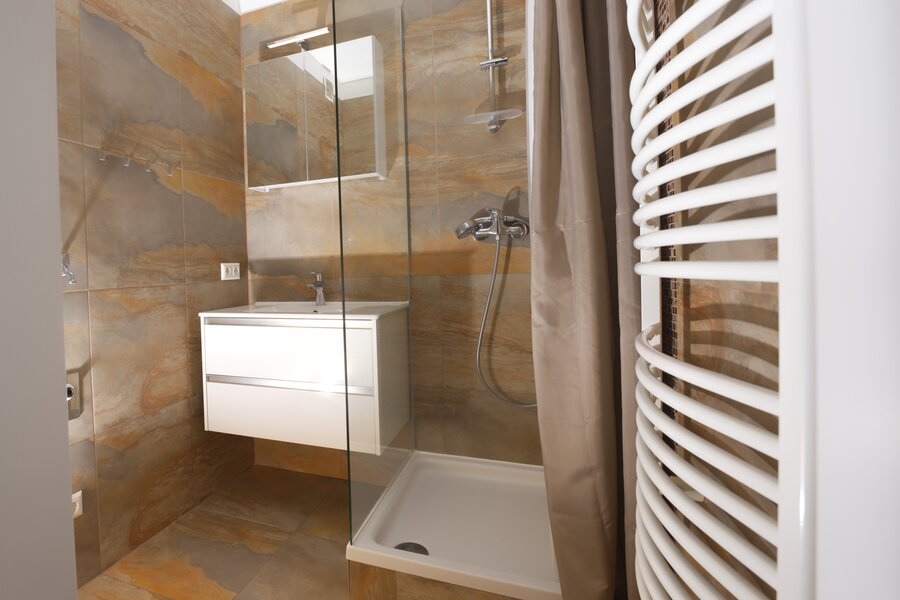 Badezimmer mit Waschtrokner