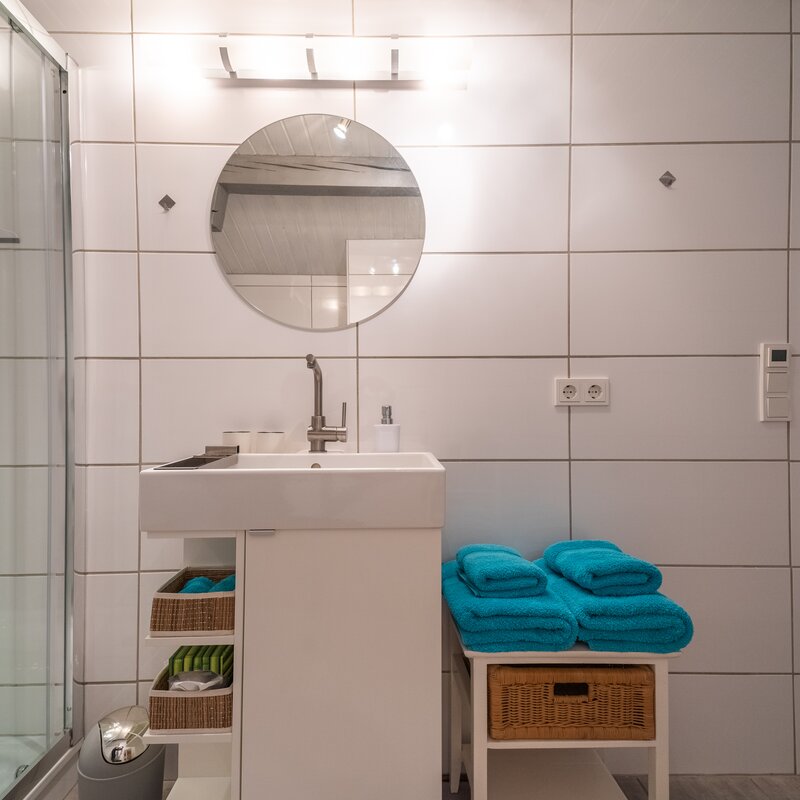 Badezimmer mit Dusche und WC