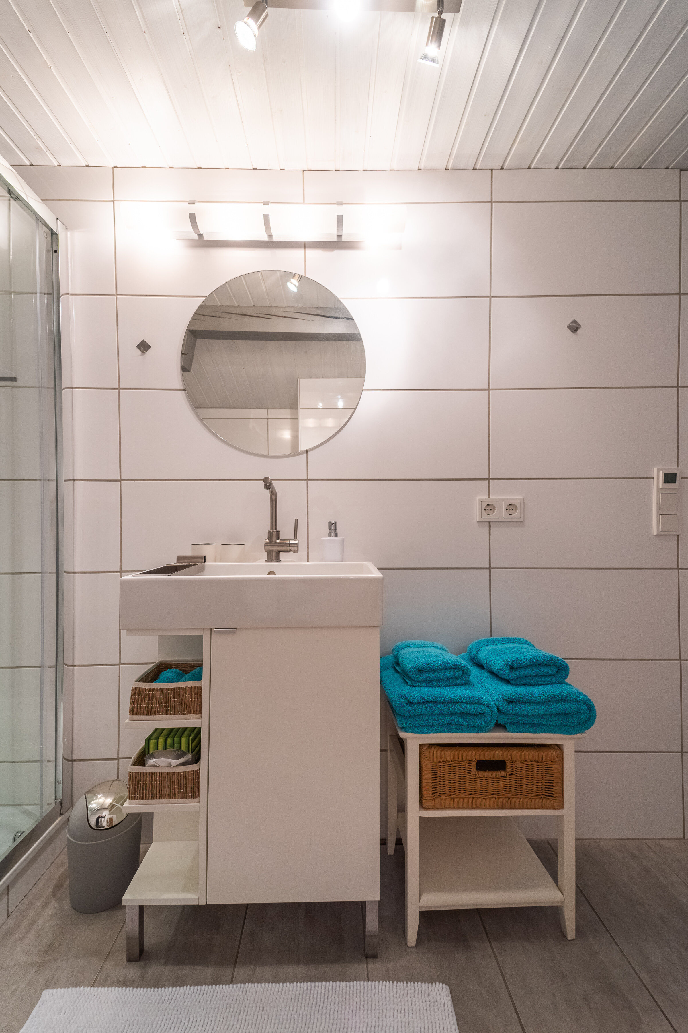 Badezimmer mit Dusche und WC