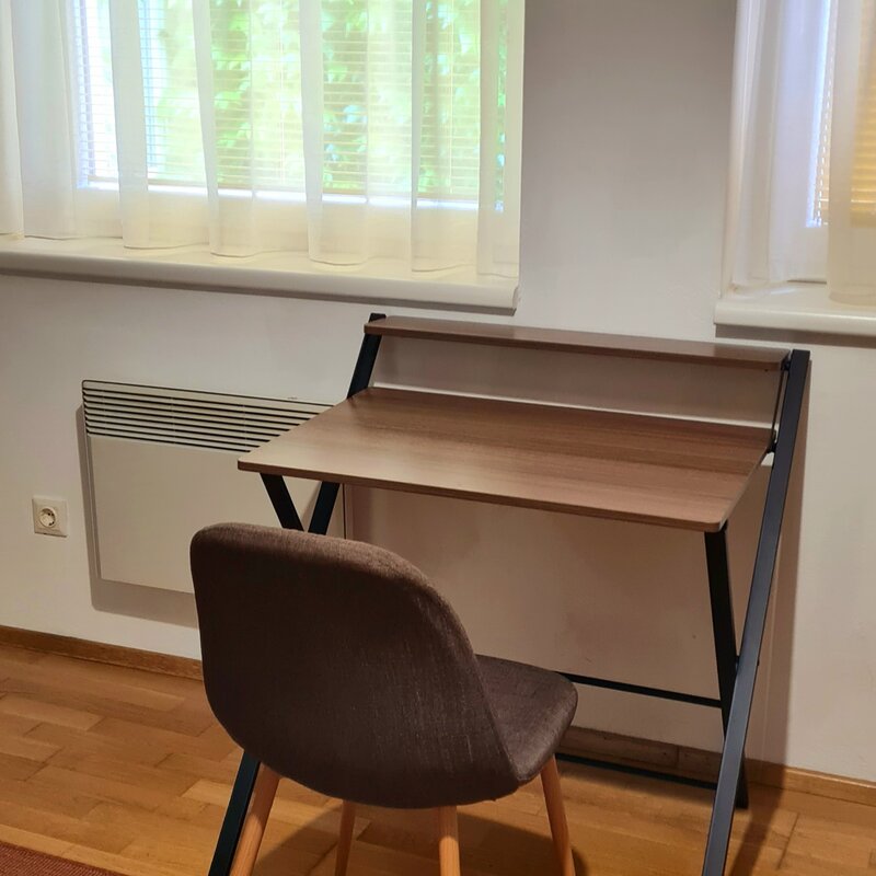 Foldable writing desk