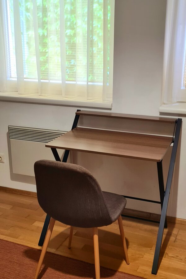 Foldable writing desk