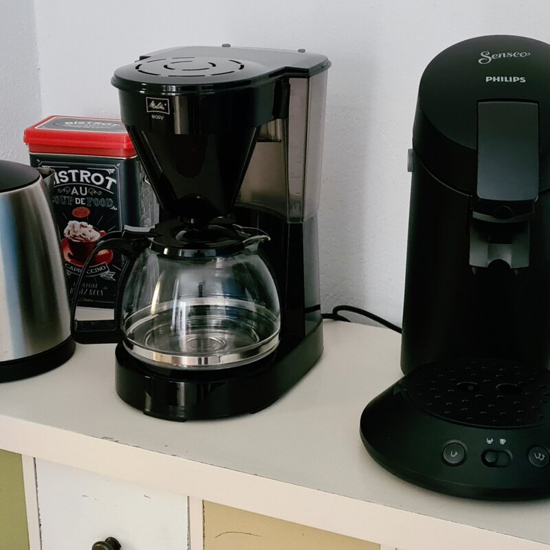 Coffee corner with filter and pad machine and kettle