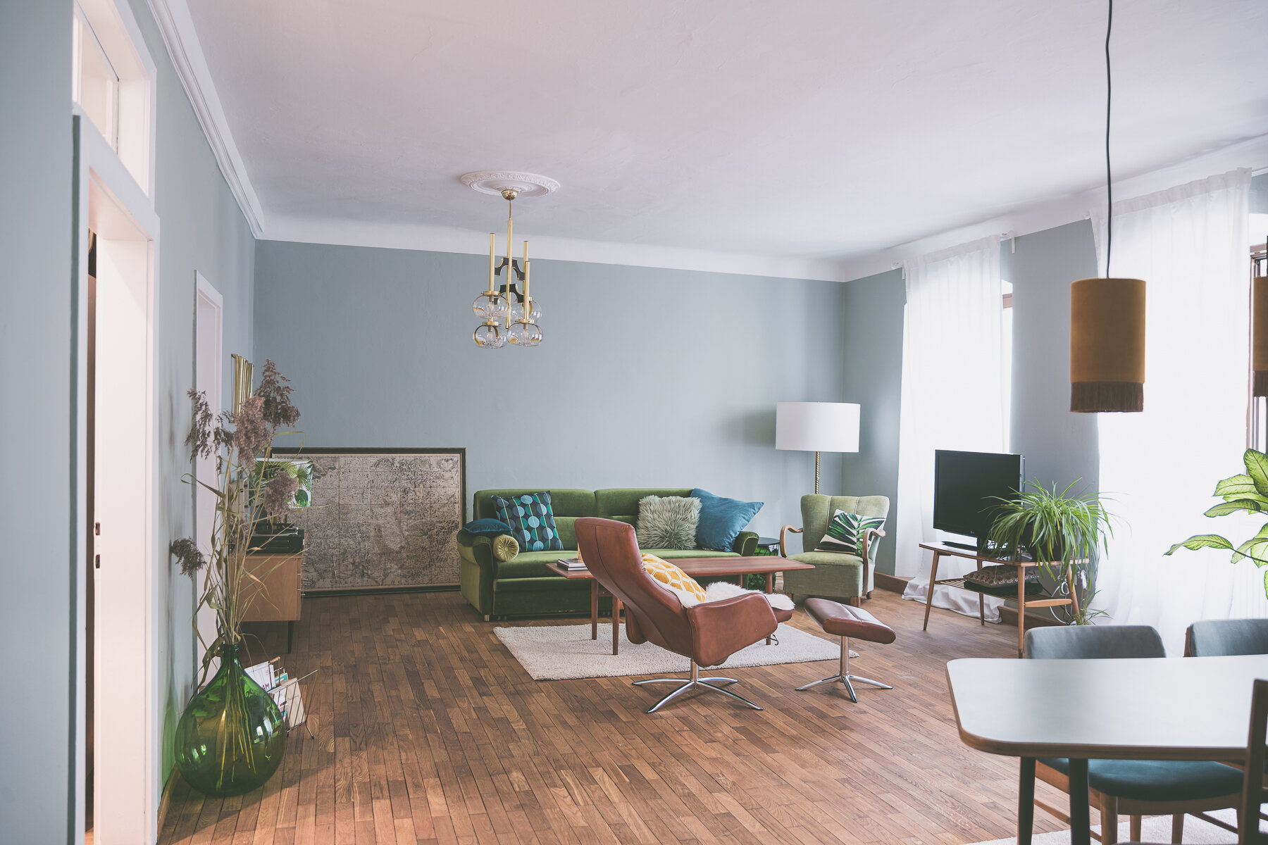 VINTAGE APARTMENT