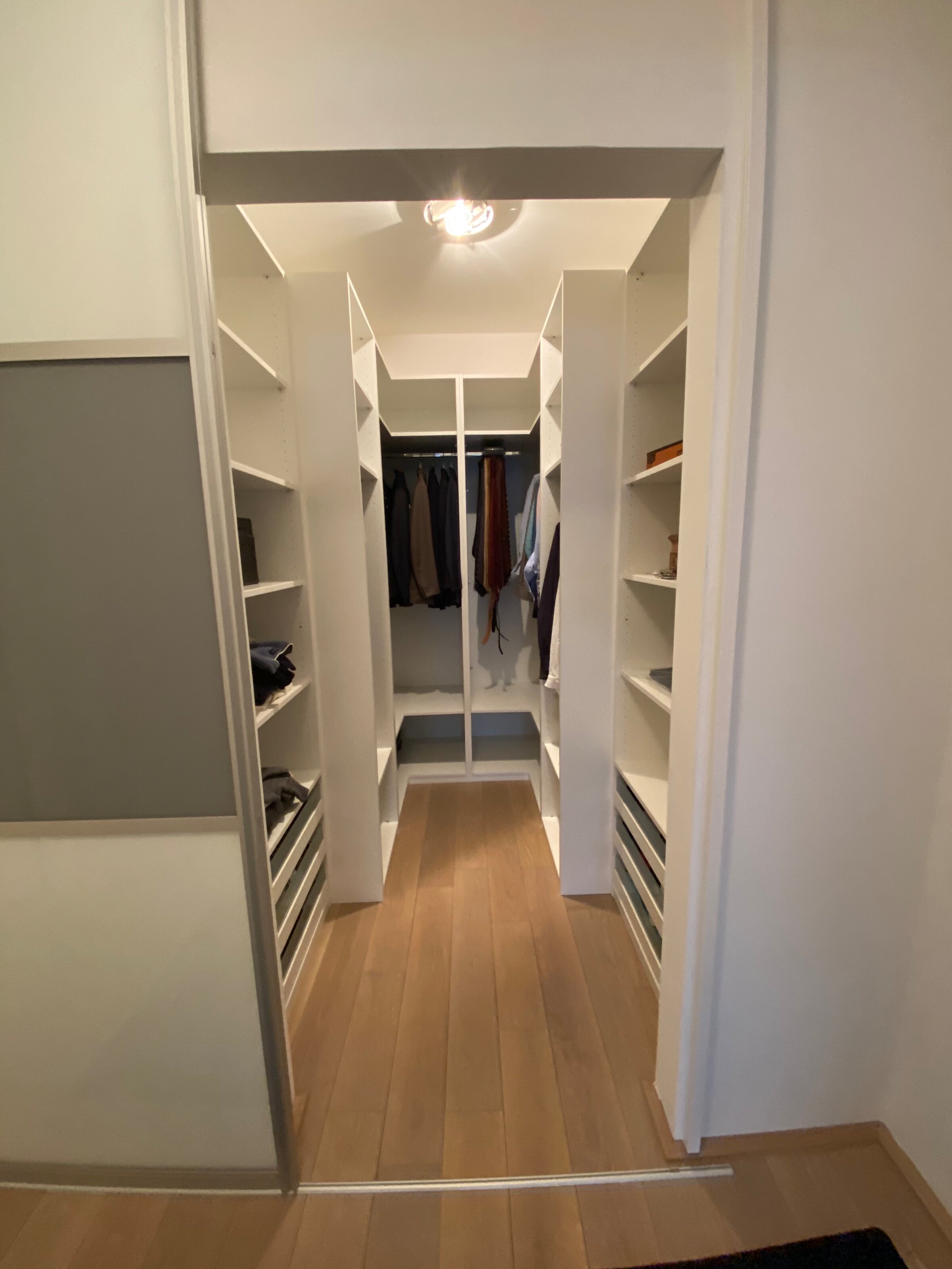 Begehbarer Kleiderschrank