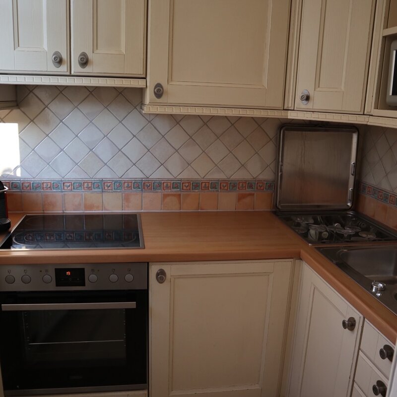 Kitchen with stove, refrigerator and dishwasher