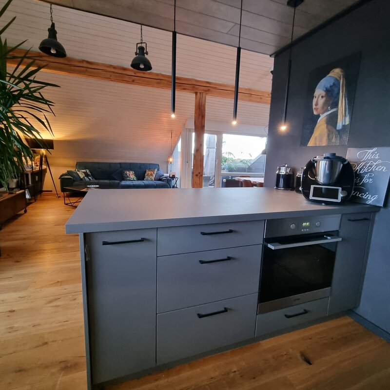 Kitchenette with oven