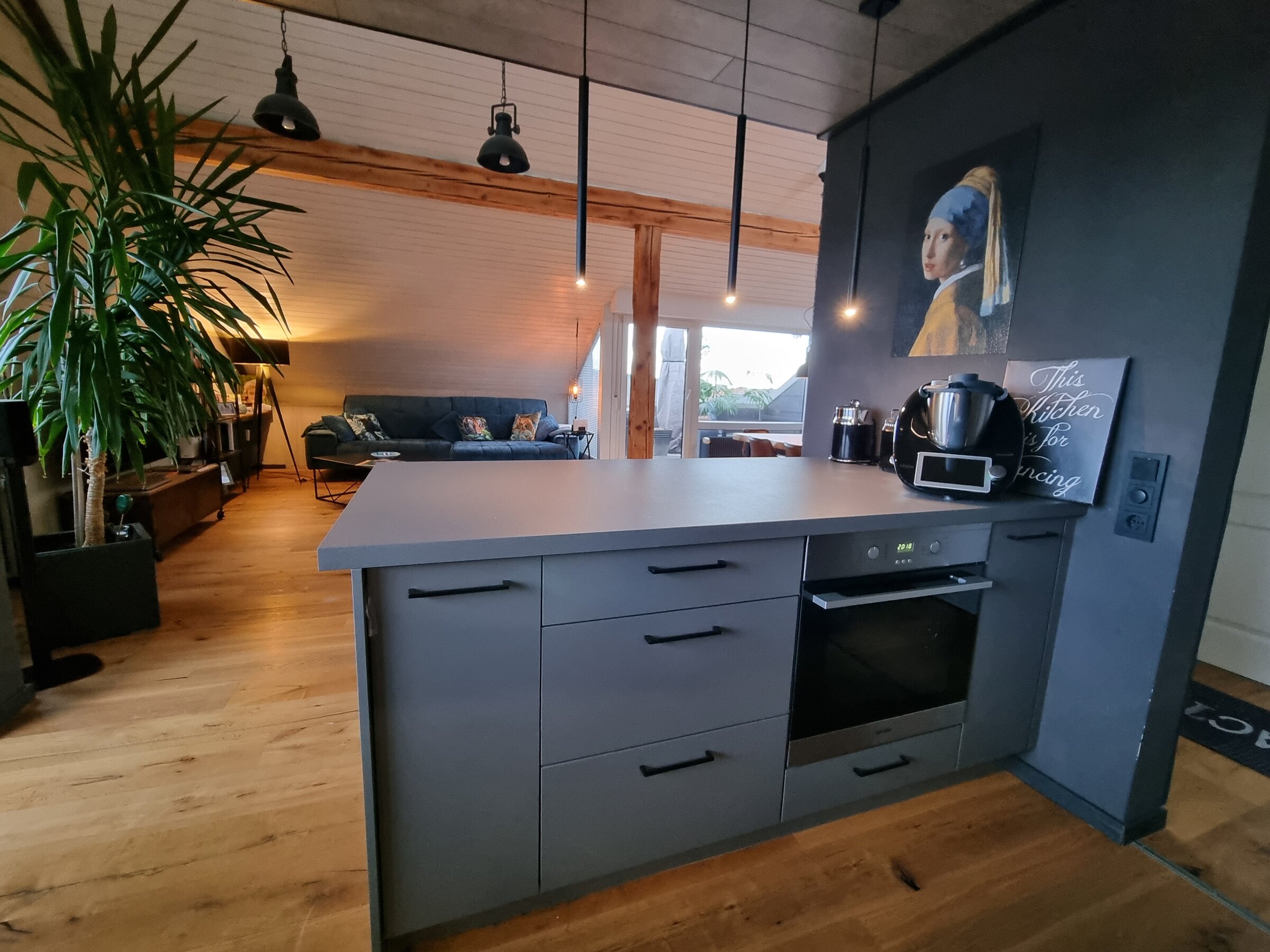Kitchenette with oven