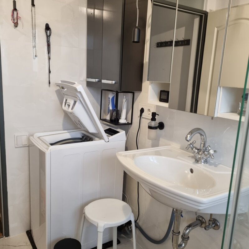 Bathroom with washing machine
