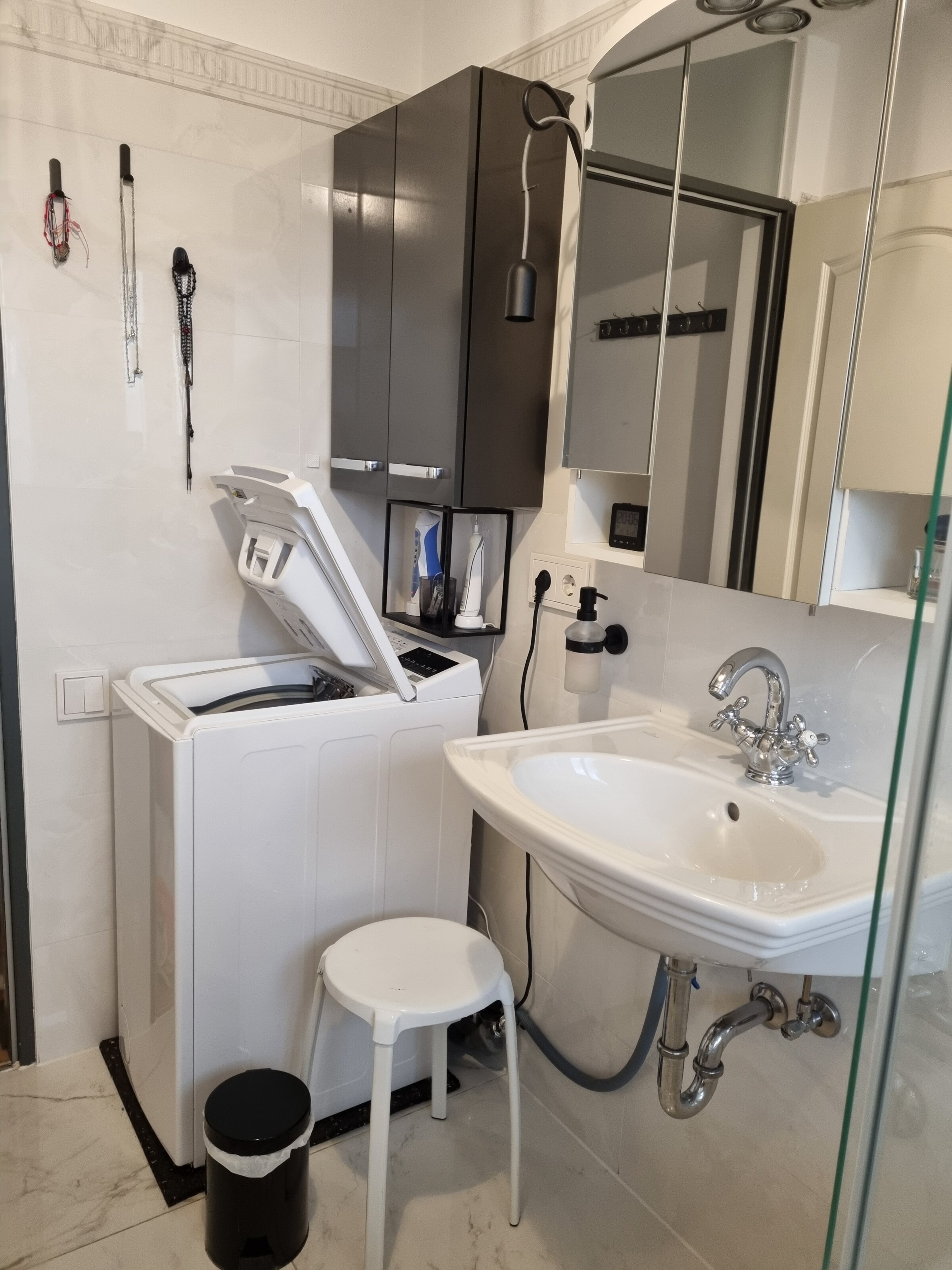 Bathroom with washing machine