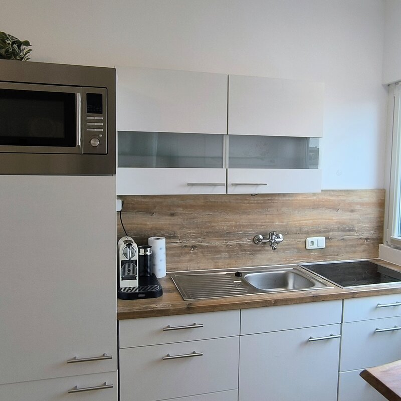 Küche mit Kaffeemaschine