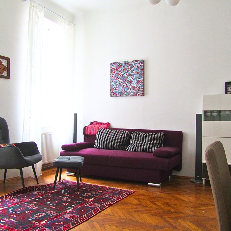 Helles Wohnzimmer mit Parkett – 4-Zimmer Wohnung zur Kurzzeitmiete & Wohnen auf Zeit für 1 bis 6 Monate in Wien