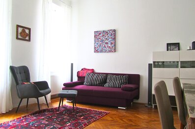 Helles Wohnzimmer mit Parkett – 4-Zimmer Wohnung zur Kurzzeitmiete & Wohnen auf Zeit für 1 bis 6 Monate in Wien