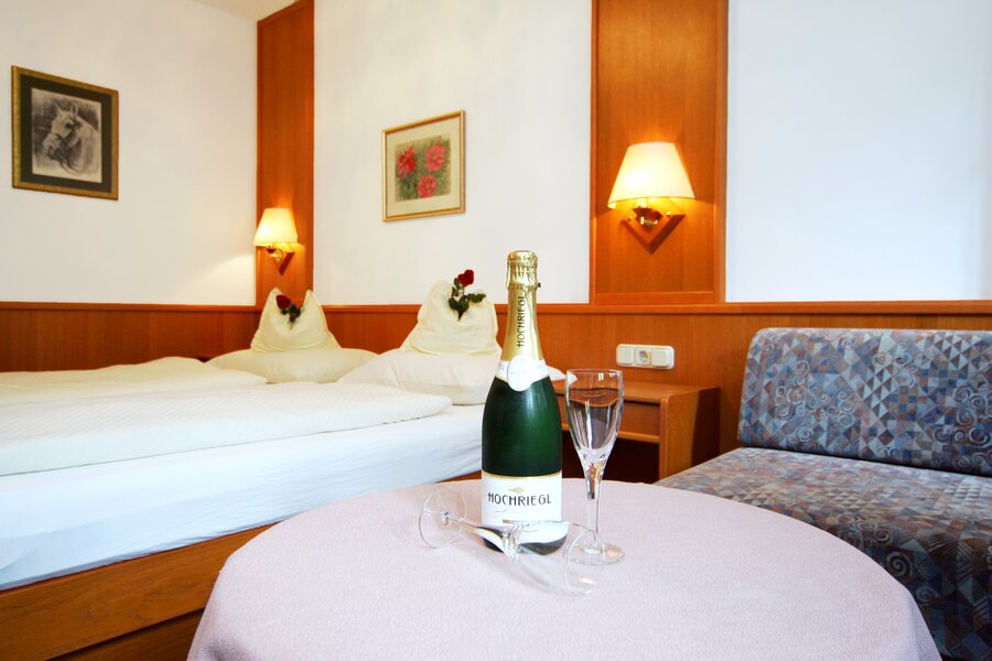 with bath/WC, kitchen and cozy seating area