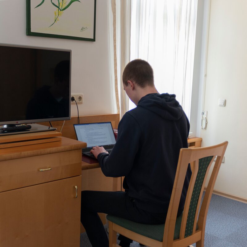 Schreibtisch + TV 