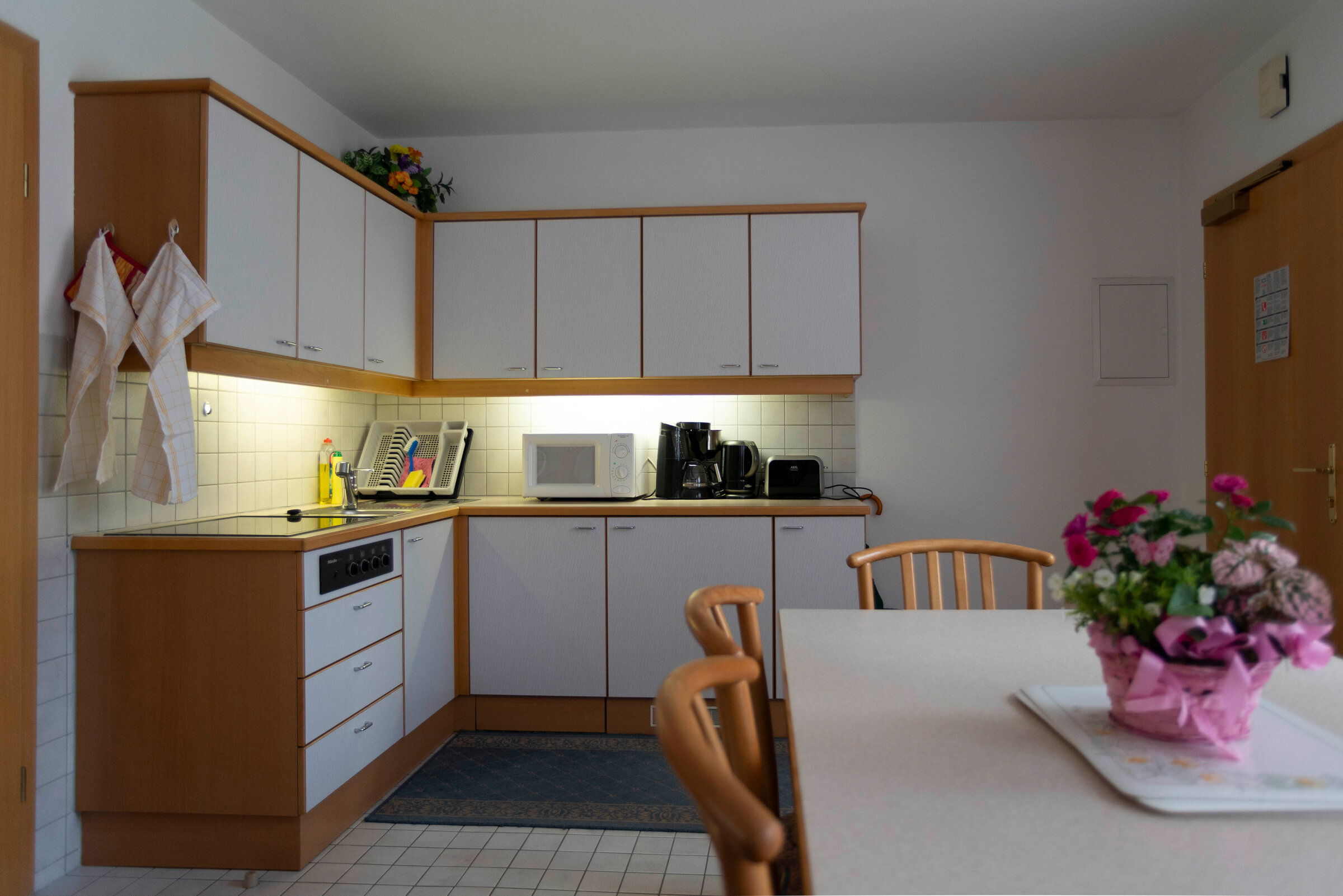 komplett ausgestattet 