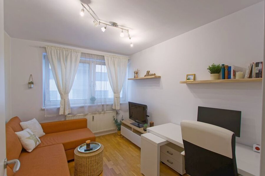 Cozy living room with sofa & desk – 3-room apartment, short-term rental & temporary housing for 1 to 6 months, Vienna