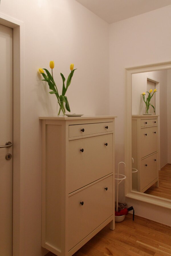 Vorraum mit Garderobe und Schuhschrank