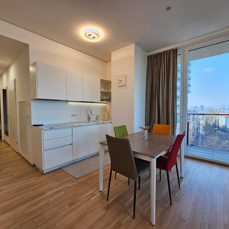 Living/dining room with kitchen table