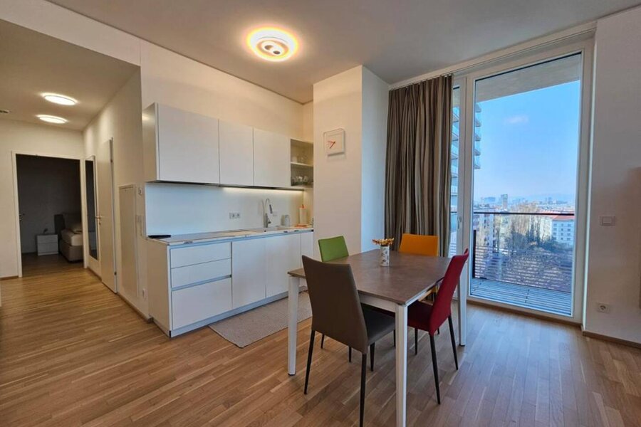 Living/dining room with kitchen table