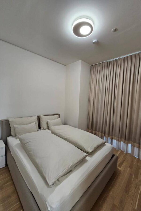 Double bed in the bedroom