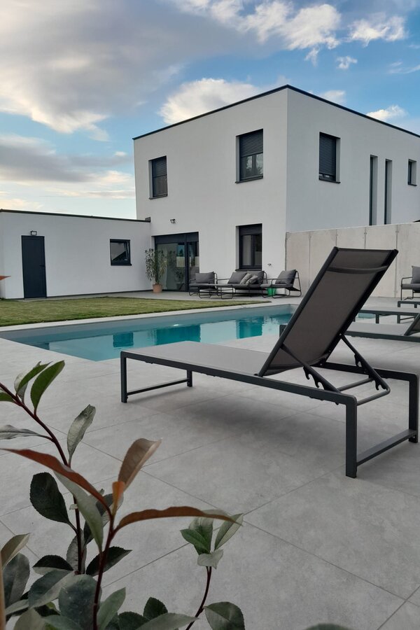 Modernes Luxushaus mit privatem Pool – Kurzzeitmiete & Wohnen auf Zeit für 1 bis 6 Monate in Parndorf
