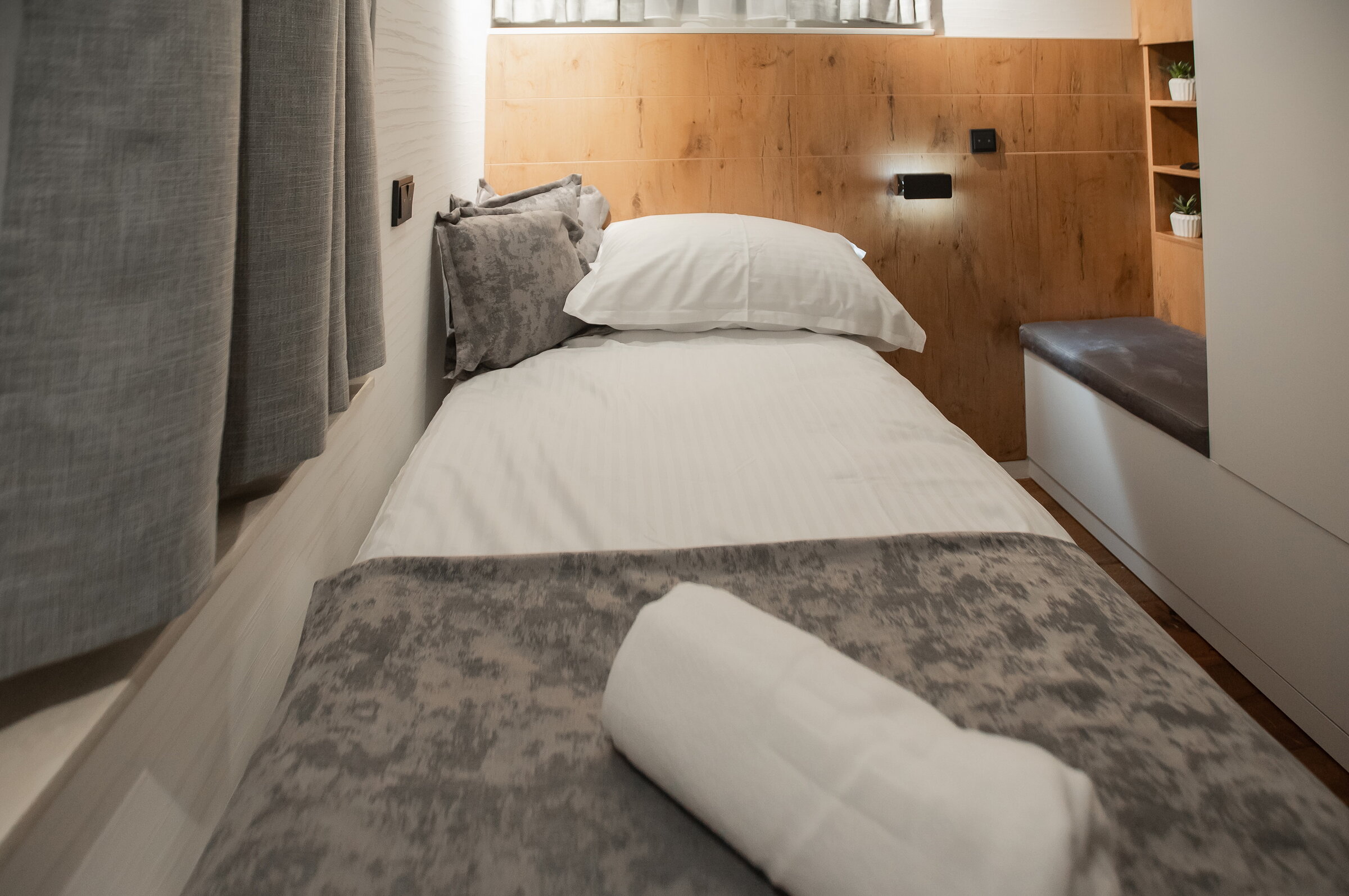 Schlafzimmer 1