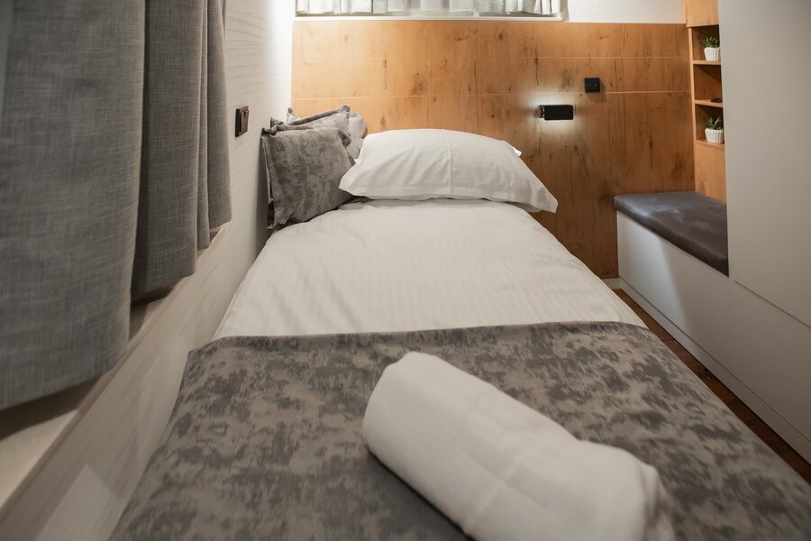 Schlafzimmer 1