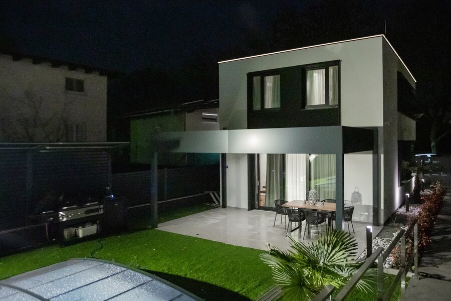 Garten mit Pool